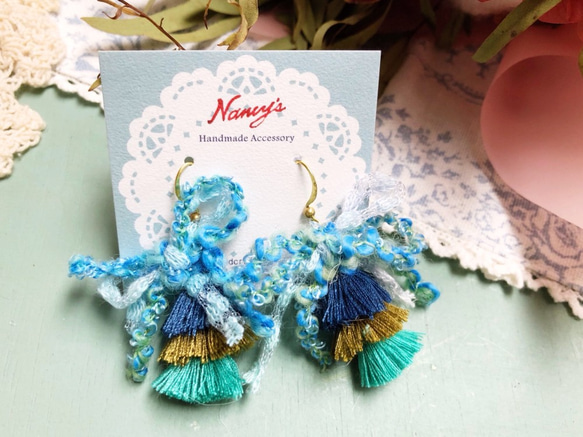 ［Nancy’s]《藍天草地》日本手染線蝴蝶結+藍綠色漸層流蘇[夾式]耳環 第1張的照片