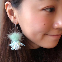 ［Nancy’s]《綠色薄荷糖》日本薄荷色毛球手染流蘇925純銀針式耳環 第2張的照片