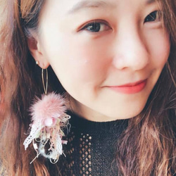 ［Nancy’s]《粉紅佳人》日本粉紅兔毛球蝴蝶結蕾絲純黃銅勾式耳環單隻賣場 第4張的照片