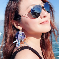 ［Nancy’s]《深藍海旅行》日本手染線深藍漸層繡球花瓣毛球緞帶垂墜耳環（單隻） 第10張的照片