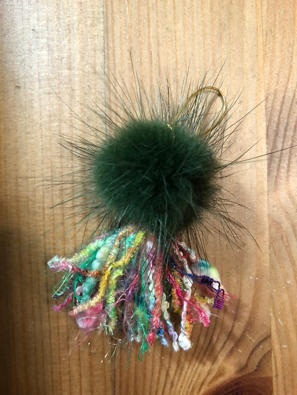 [Nancy’s] 百搭《嬉皮叢林》新作綠色毛球彩色流蘇耳環 第2張的照片