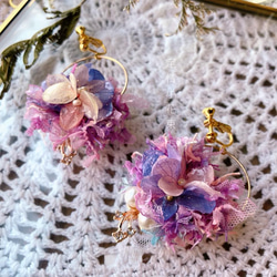 [Nancy's]《定情小花束》粉紫漸層立體花瓣珍珠手染線花束圓形耳環 第1張的照片