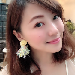 [Nancy’s]秋冬新作<好心情>黃色花兒滿滿彩色手染線澎澎流蘇貼耳耳環 第3張的照片