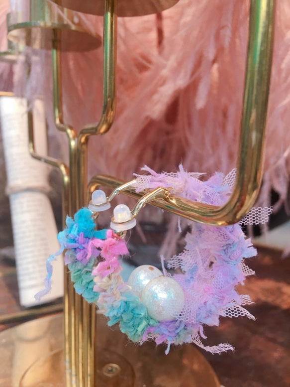 [ナンシーズ] &lt;カラームーンライト&gt;手染めライン二色丸真珠のイヤリング 4枚目の画像