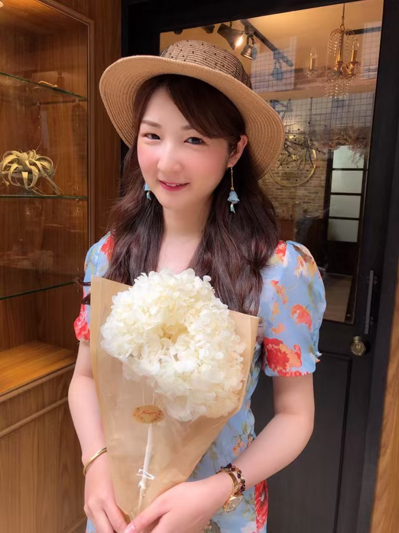 [Nancy’s] <藍天青鳥>日本水藍色真實玫瑰花琺瑯青鳥垂墜耳環 第4張的照片