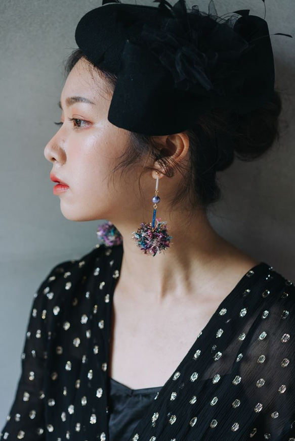 [Nancy’s] {銀河藍星}雙色玻璃棒日本珍珠手染澎球耳環 第2張的照片
