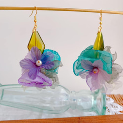 【ナンシーズ】{網琉璃花}芸術的で透明な糸、立体的な真珠の花びら、ダイヤモンド型のゼリージェムイヤリング 1枚目の画像
