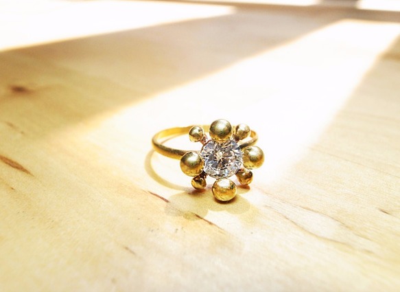 圓氐『瞬間綻放』不朽美麗圓鋯石戒指 手工設計 手工製作 微復古 輕珠寶 黃銅飾品 第2張的照片
