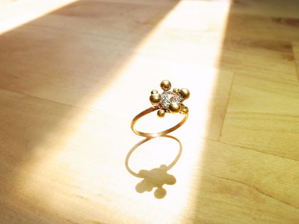 圓氐『瞬間綻放』不朽美麗圓鋯石戒指 手工設計 手工製作 微復古 輕珠寶 黃銅飾品 第1張的照片