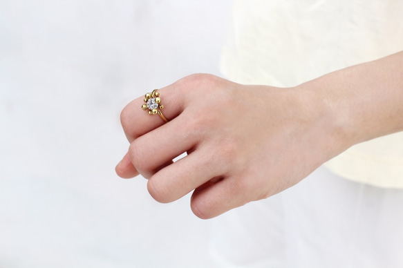 圓氐『瞬間綻放』不朽美麗圓鋯石戒指 手工設計 手工製作 微復古 輕珠寶 黃銅飾品 第3張的照片