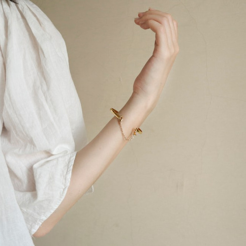 ラウンド氐「限りなく」ラブチェーン噂のブレスレット バングル