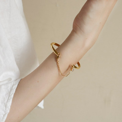 ラウンド氐「限りなく」ラブチェーン噂のブレスレット バングル