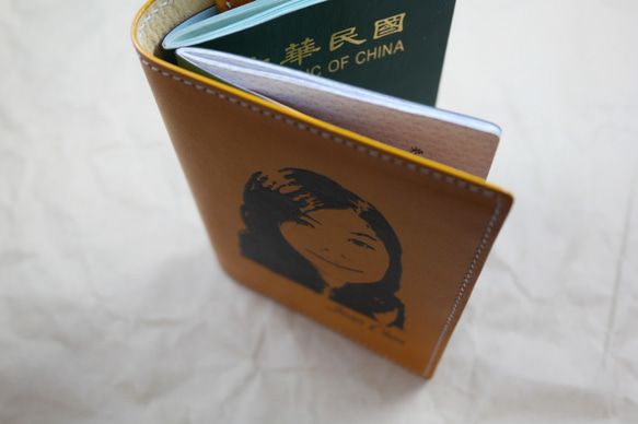 APEEレザーマニュアル〜エクステンション画像パスポートホルダー〜明黄 2枚目の画像