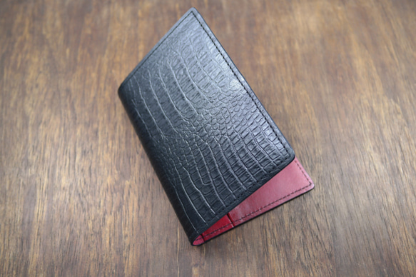 APEE皮手工~護照夾~鱷魚皮紋黑+紅 第1張的照片