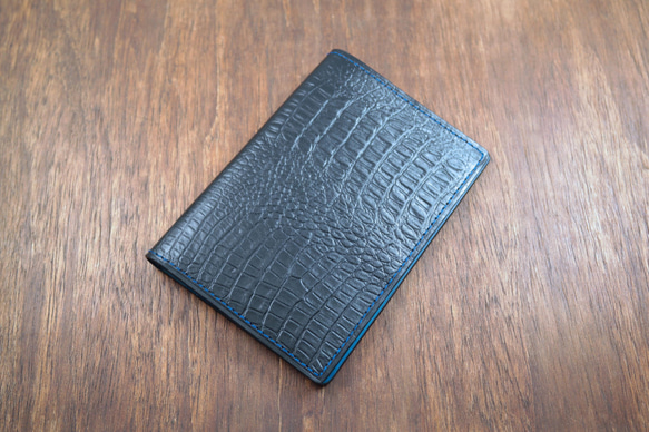 APEE皮手工~護照夾~鱷魚皮紋黑+青藍 第2張的照片