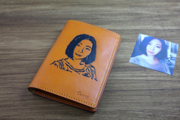 APEE皮手工~拓像護照夾~銘黃 第1張的照片