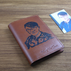 APEE皮手工~拓像護照夾~棕 第1張的照片