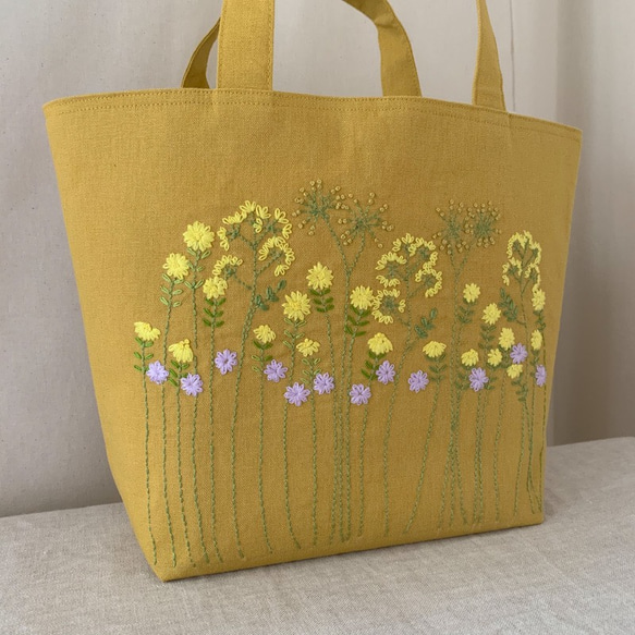 【B5大サイズ】草花手刺繍･綿麻トートバッグ･カラシ色【くが屋】 4枚目の画像