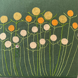 手刺繍 綿麻素材 トートバッグ ぽんぽんお花に一輪の… 【くが屋】 3枚目の画像