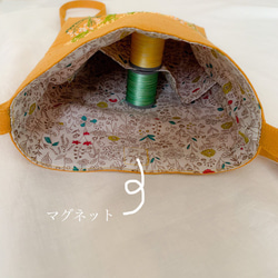 手刺繍 綿麻素材 サコッシュ マスタード【くが屋】 6枚目の画像