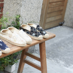 日本刺繡緹花布手工草編鞋 黑圈 第3張的照片