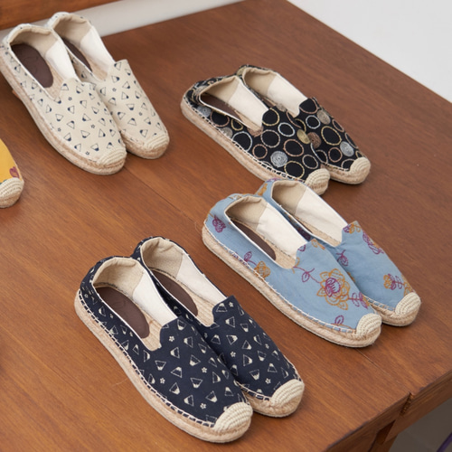 【完売必至】ロエベ■エスパドリーユ サンダル 花柄刺繍 完売必至】ロエベ□エスパドリーユ サンダル 花柄刺繍