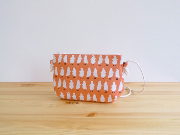 手縫いのオレンジ ホワイト バード スモール クロスボディ バッグ 2枚目の画像