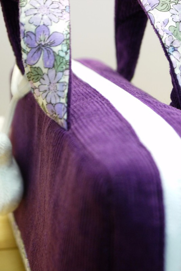 Bucute精油包/化妝包/人氣商品/紫色/禮物/兔子/可愛/手作/紫小花 第5張的照片