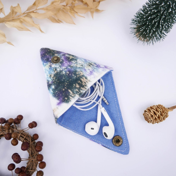 [星空] 三角耳機包 零錢包 手作 手染 聖誕禮物 交換禮物 母親節 父親節 畢業禮物 情人節 第5張的照片