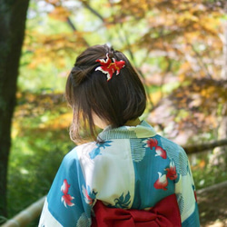 真っ赤な金魚の髪飾り　刺繍ブローチ  ヘアクリップ 1枚目の画像