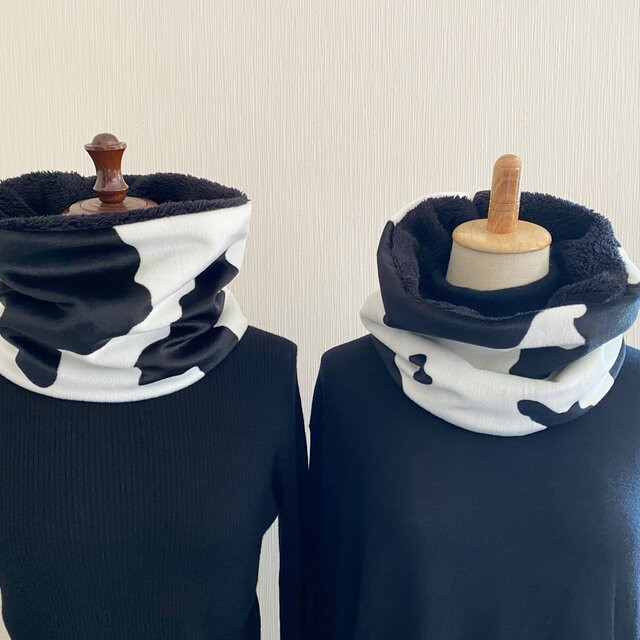 ♡ウシ柄♡おそろいネックウォーマー♡カップルや仲良しのお友達におすすめ♡ホルスタイン柄　リバーシブル　黒　プードルファー