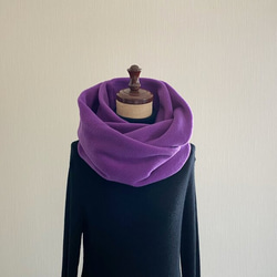 秋冬ファッションにアクセントカラーを☆.。.:*・差し色になる綺麗色スヌード♡パープル　紫　ボリューム　ロングタイプ 1枚目の画像