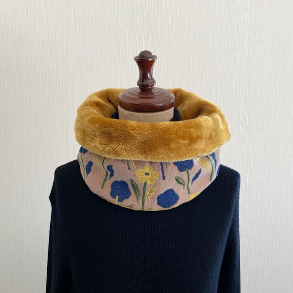 Floral Gobelin Neck Warmer 黃色斯堪的納維亞復古現代芥末 第6張的照片