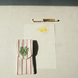 雨の後の緑の刺繍2 + 1ペンペンケース 1枚目の画像