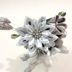 Kanzashi silver white ribbon flower comb hair accessories 2枚目の画像