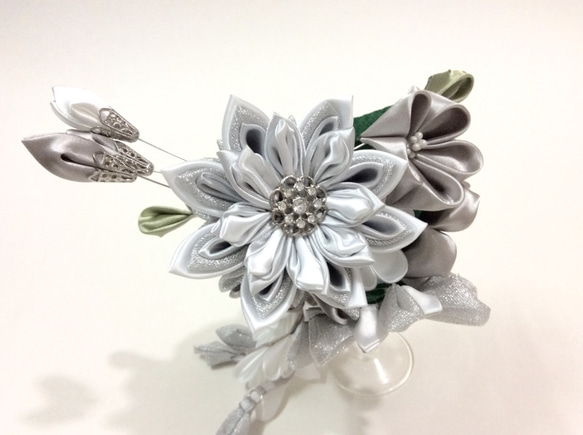 Kanzashi silver white ribbon flower comb hair accessories 2枚目の画像
