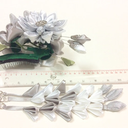 Kanzashi silver white ribbon flower comb hair accessories 4枚目の画像