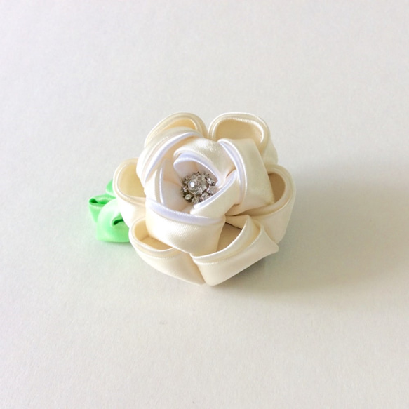 Kanzashi yellow white ribbon flower hair clip hair pin 2枚目の画像