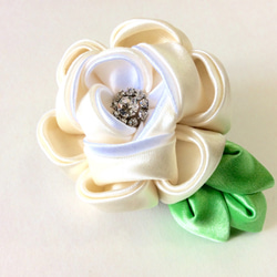 Kanzashi yellow white ribbon flower hair clip hair pin 1枚目の画像