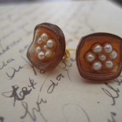 vintage button pierce(orange) 1枚目の画像