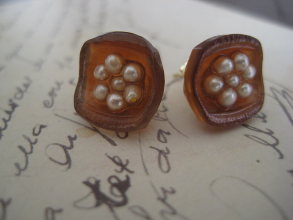 vintage button pierce(orange) 2枚目の画像