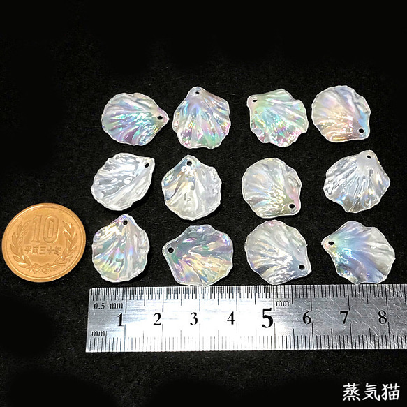 虹色の花びらビーズ オーロラ 12個【貝殻 ピアス イヤリング ハンドメイド用アクセサリーパーツ素材】 5枚目の画像