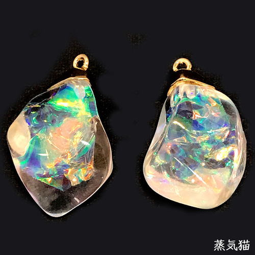 虹色ホログラム レジンチャーム 2個【天然石調 幻想オーロラ ピアス