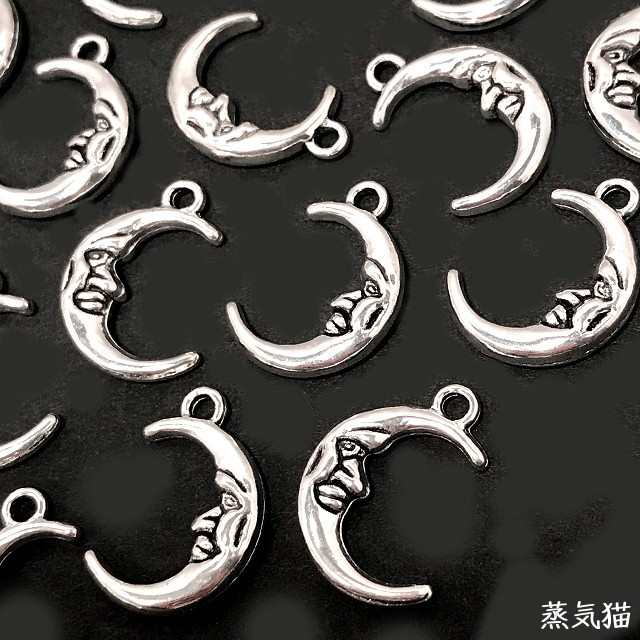 【美品】agete　ピアスチャーム　ムーン　月　　　三日月　ピアス
