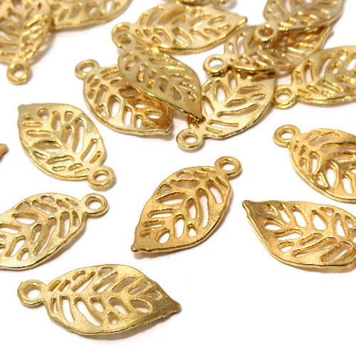 透かしリーフのチャーム ゴールド 16個【葉っぱ 曲面あり ピアス