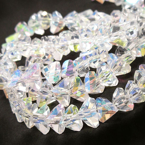 キラキラ三角ガラスビーズ 8mm オーロラ 40個【ピアス イヤリング