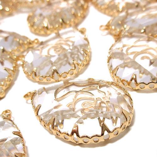 透かし薔薇 しずくガラスチャーム ゴールド 4個【雫型 花柄ピアス