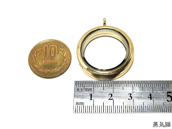 【マグネット開閉式】ショーケースチャーム30mm ゴールド1個【ガラス ロケット ハンドメイド用アクセサリーパーツ素材】 4枚目の画像