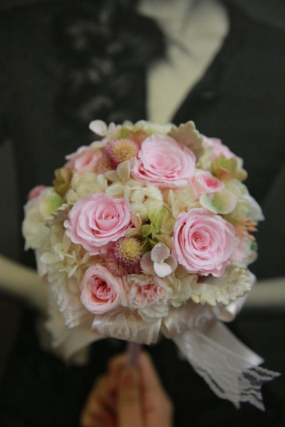 Preserved flower hand-tied round bouquet 手綁不凋花捧花《圓形客製款》 第1張的照片