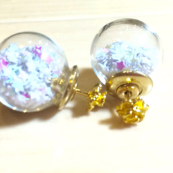 値下げしました♪星くずガラスドームキャッチバラピアス♬ホワイト♬16mm♪☆petiteLila☆ 2枚目の画像